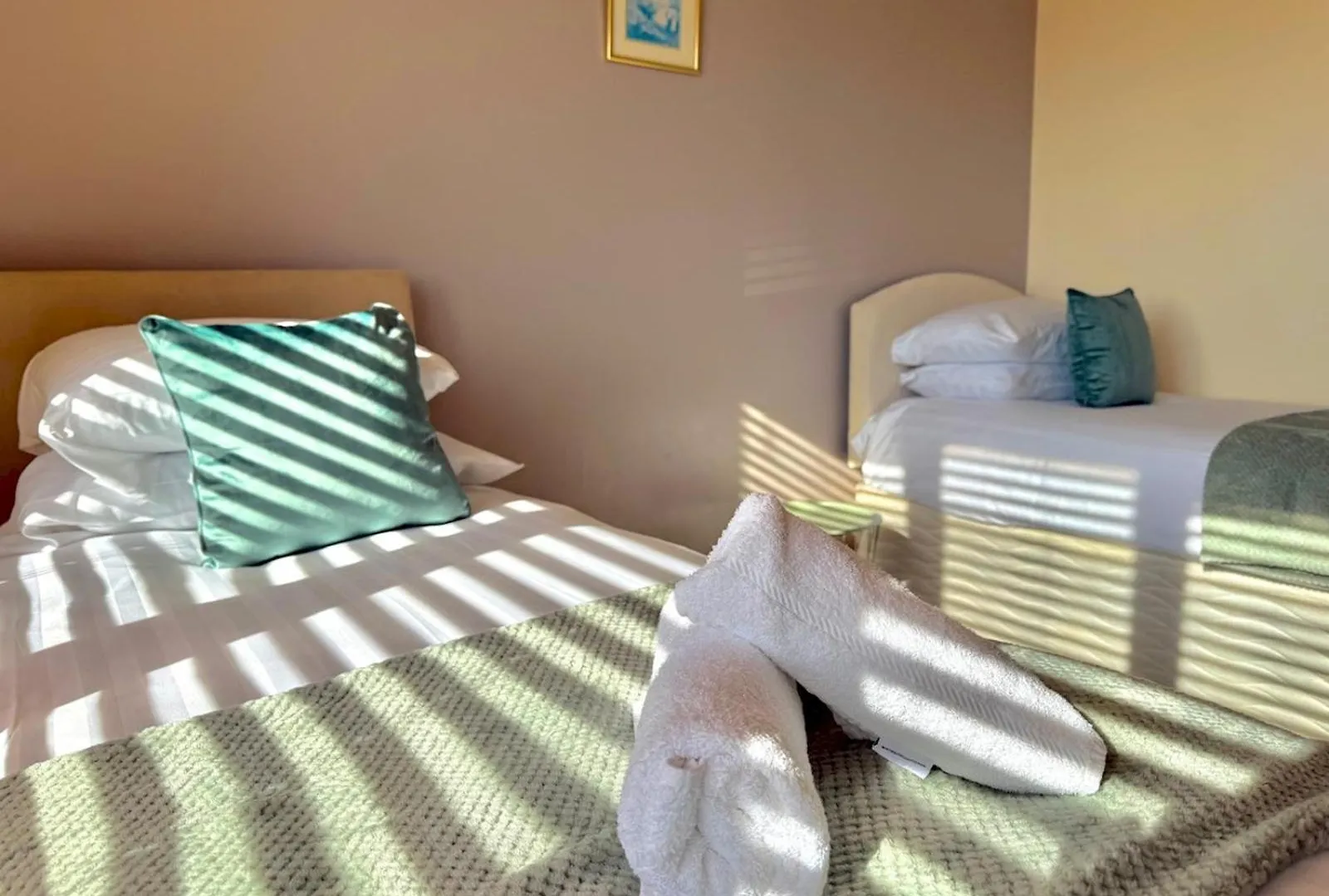 Pass The Keys Countryside Retreat In Reynoldston Gower, Sleeps 10 Villa 0*,